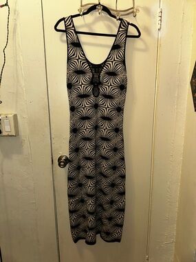 House of Harlow Sleeveless Black and white Midi Dress